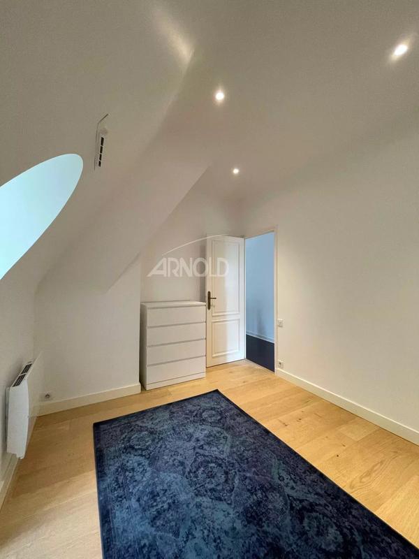 Maison - 243 m² - 8 pièces