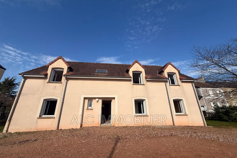 Appartement - 743 m² - 10 pièces