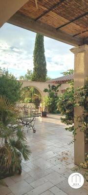 Villa - 296 m² - 6 pièces