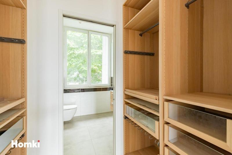 Studio - 150 m² - 5 pièces