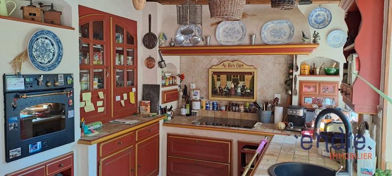 Maison - 230 m² - 10 pièces