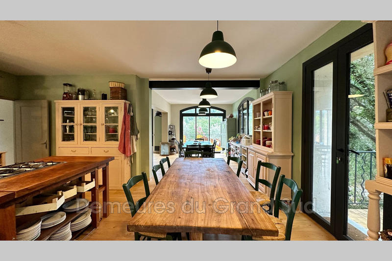 Maison - 360 m² - 16 pièces