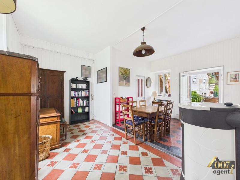 Maison - 121 m² - 8 pièces