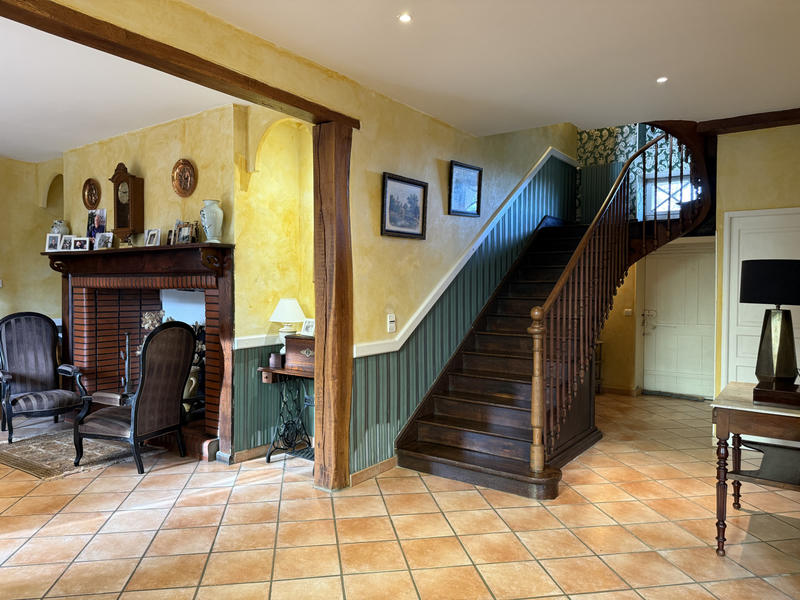 Maison - 217 m² - 9 pièces