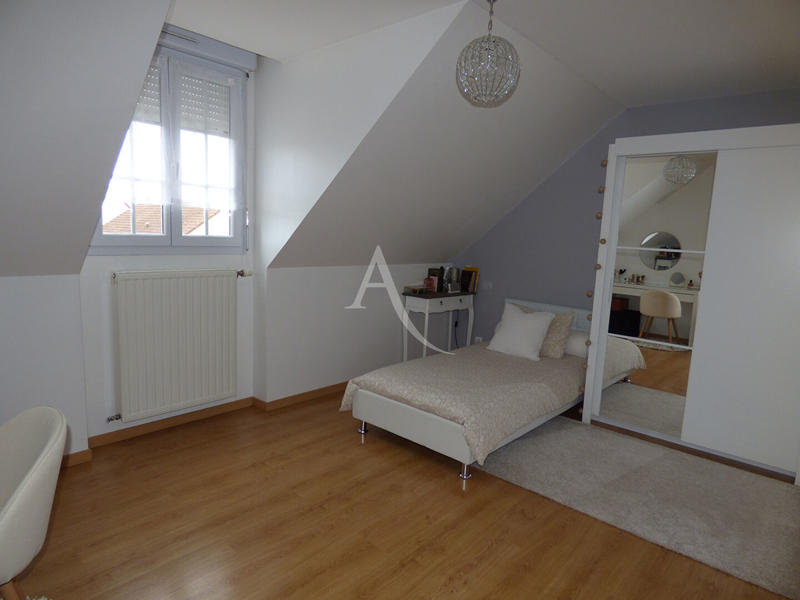 Maison - 181 m² - 6 pièces