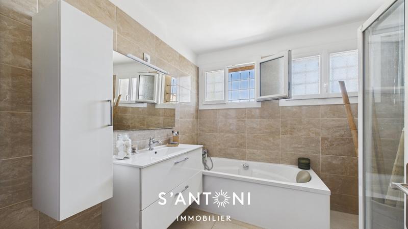 Maison - 189 m² - 5 pièces