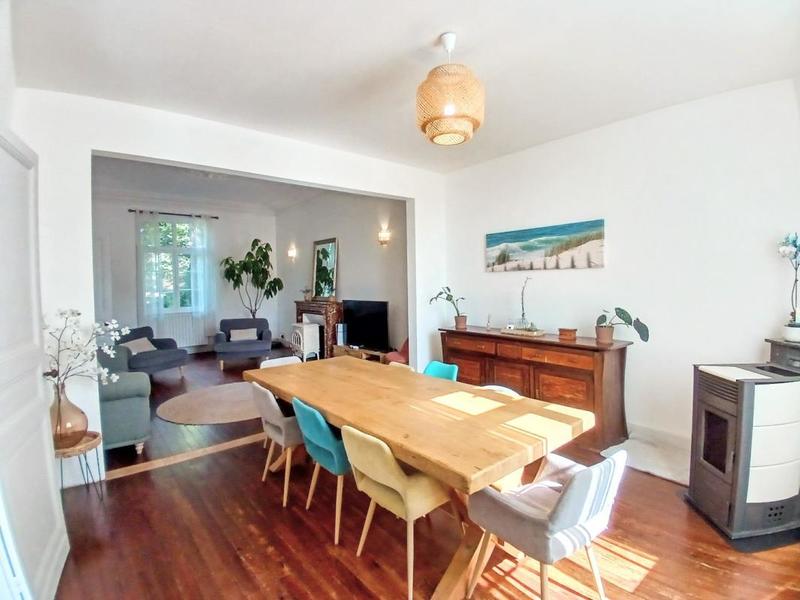 Maison - 253 m² - 10 pièces