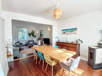 Maison - 253 m² - 10 pièces