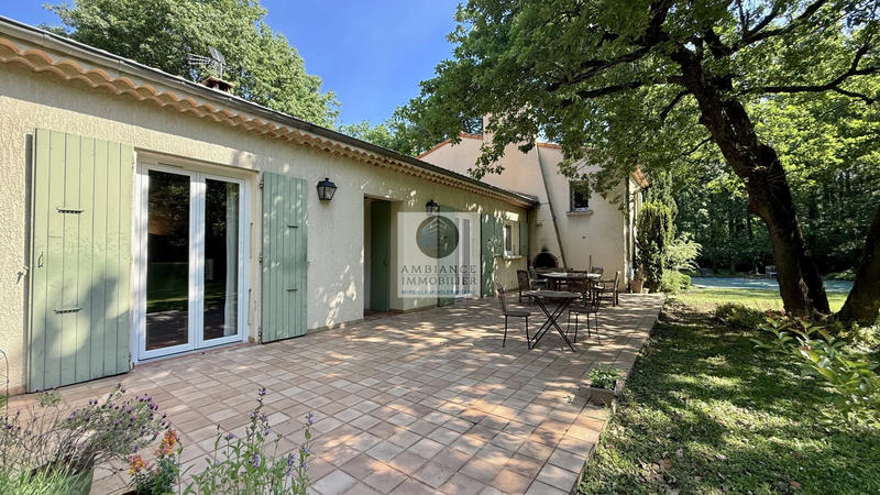 Maison - 230 m² - 9 pièces