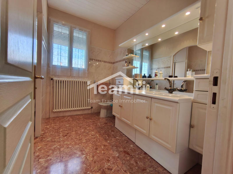 Maison - 180 m² - 5 pièces