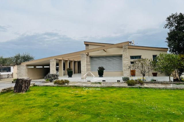 Maison - 206 m² - 2 pièces