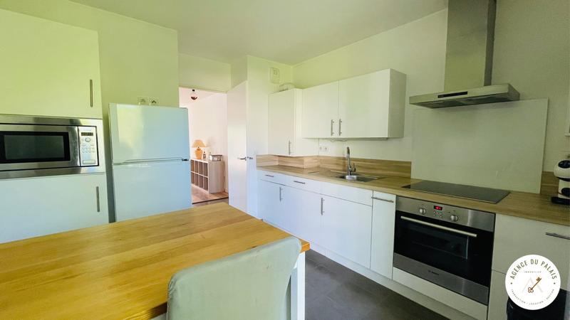 Appartement - 90 m² - 3 pièces