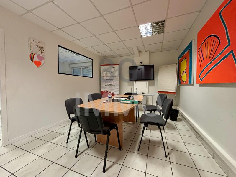 Bureau - 162 m² - 9 pièces