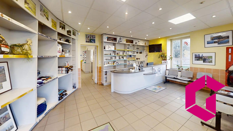 Local commercial - 143 m² - 4 pièces