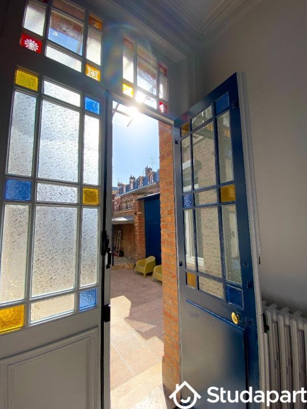 Chambre - 300 m² - 1 pièce