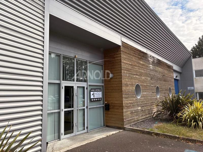 Entrepôt - 730 m² - 11 pièces