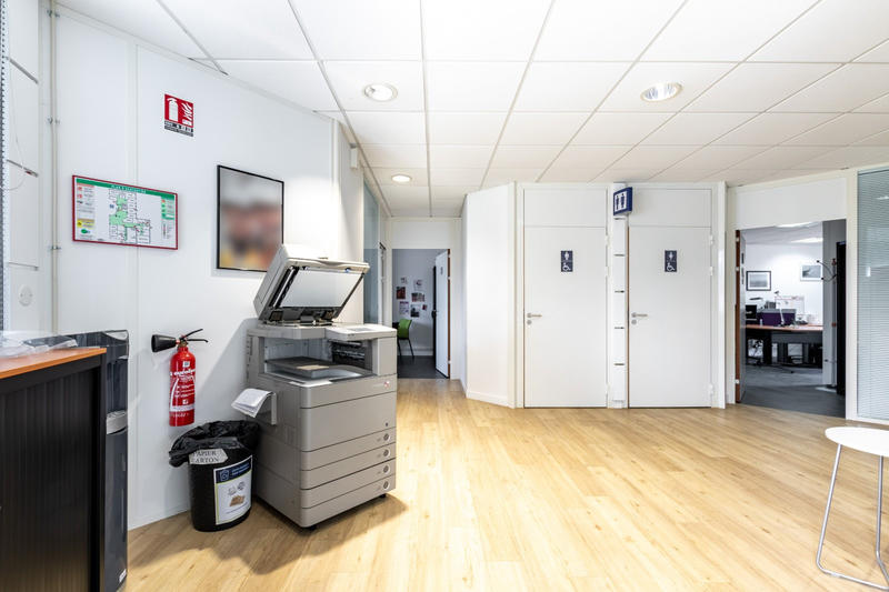 Bureau - 498 m² - 8 pièces