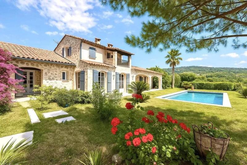 Propriété - 190 m² - 8 pièces