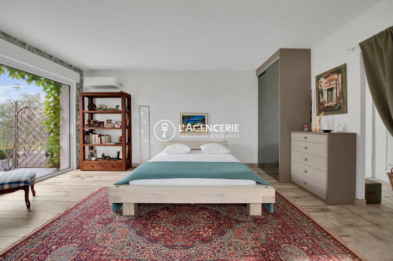 Villa - 300 m² - 9 pièces