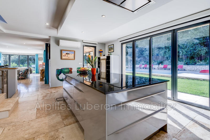 Propriété - 250 m² - 7 pièces