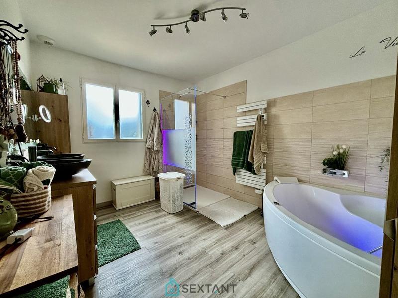 Maison - 220 m² - 9 pièces