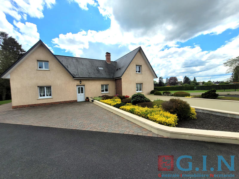 Maison - 235 m² - 8 pièces