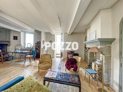 Maison - 220 m² - 8 pièces