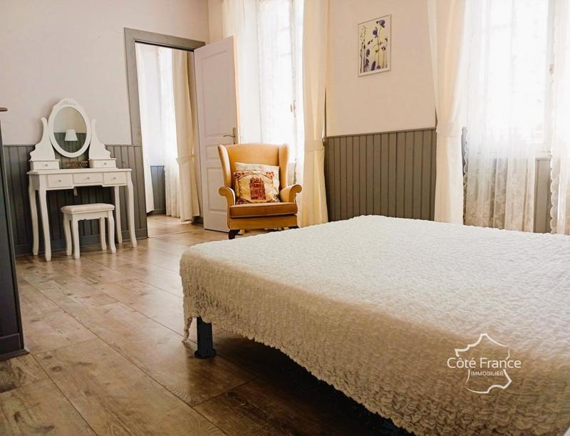 Maison chambre d'hôtes - 325 m² - 16 pièces