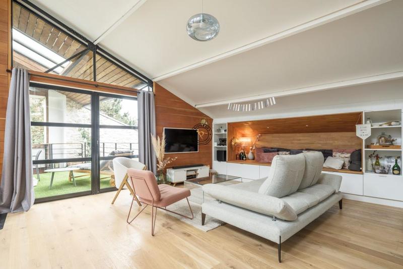 Maison - 252 m² - 9 pièces