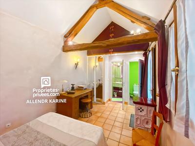 Maison - 220 m² - 11 pièces