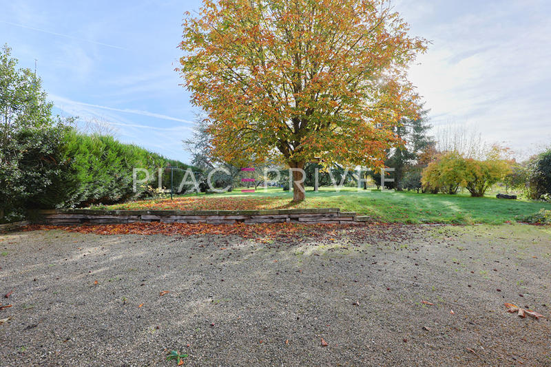 Maison - 375 m² - 10 pièces