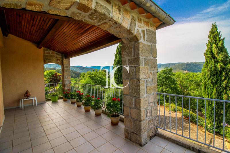 Maison - 152 m² - 4 pièces