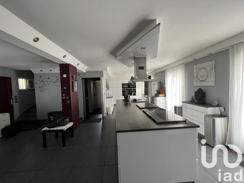 Maison - 200 m² - 10 pièces