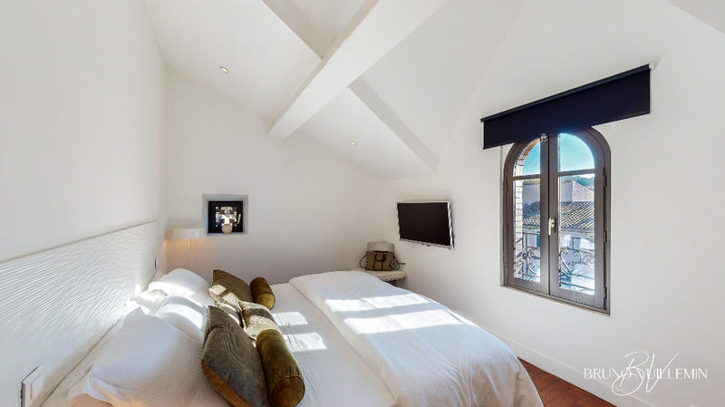 Demeure - 253 m² - 8 pièces