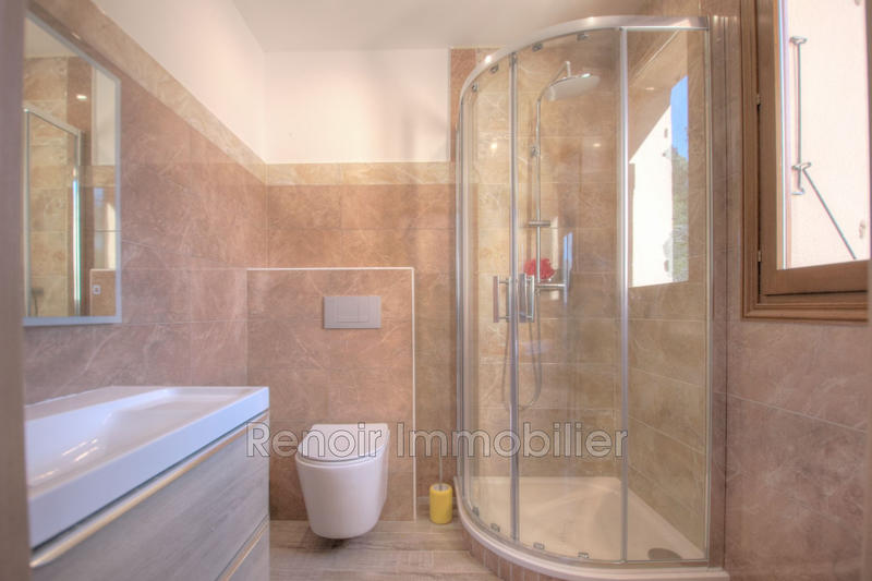 Propriété - 650 m²