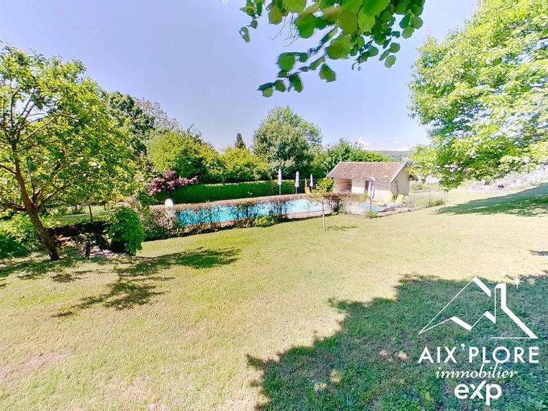 Maison traditionnelle - 248 m² - 7 pièces