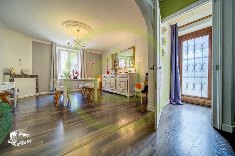 Maison - 225 m² - 8 pièces