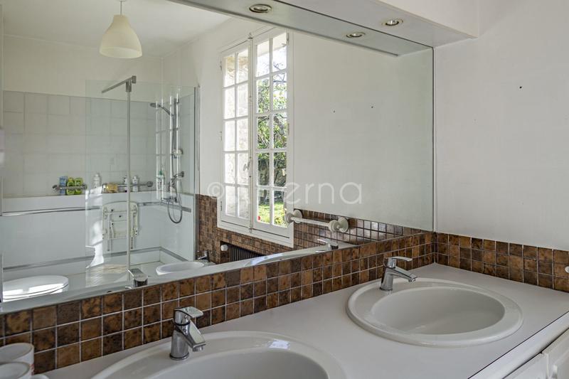 Maison ancienne - 205 m² - 7 pièces