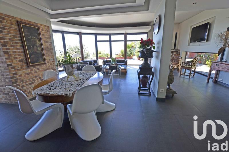 Maison de maîtres - 300 m² - 8 pièces