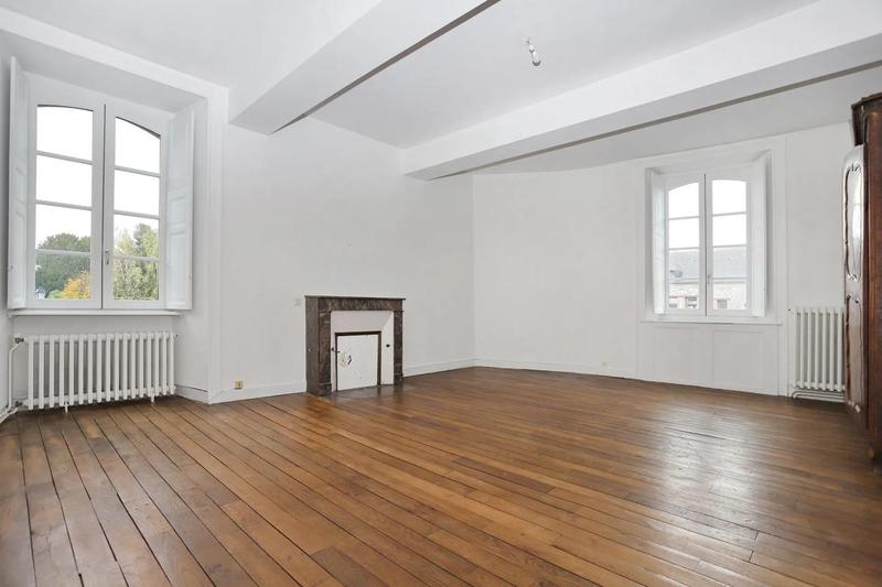 Demeure - 225 m² - 8 pièces