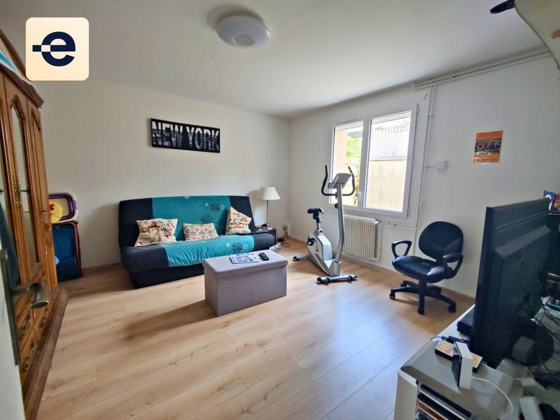 Maison - 246 m² - 7 pièces