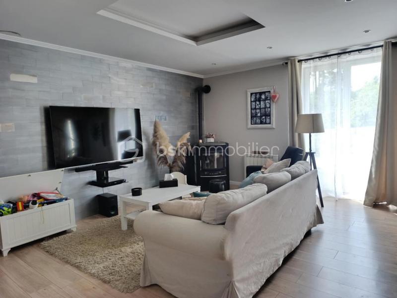 Maison - 242 m² - 10 pièces