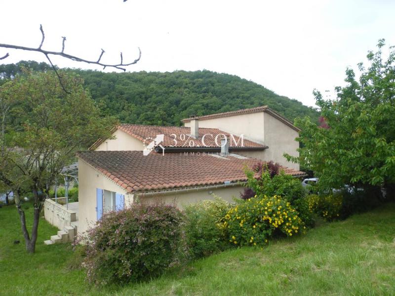 Propriété - 138 m² - 6 pièces