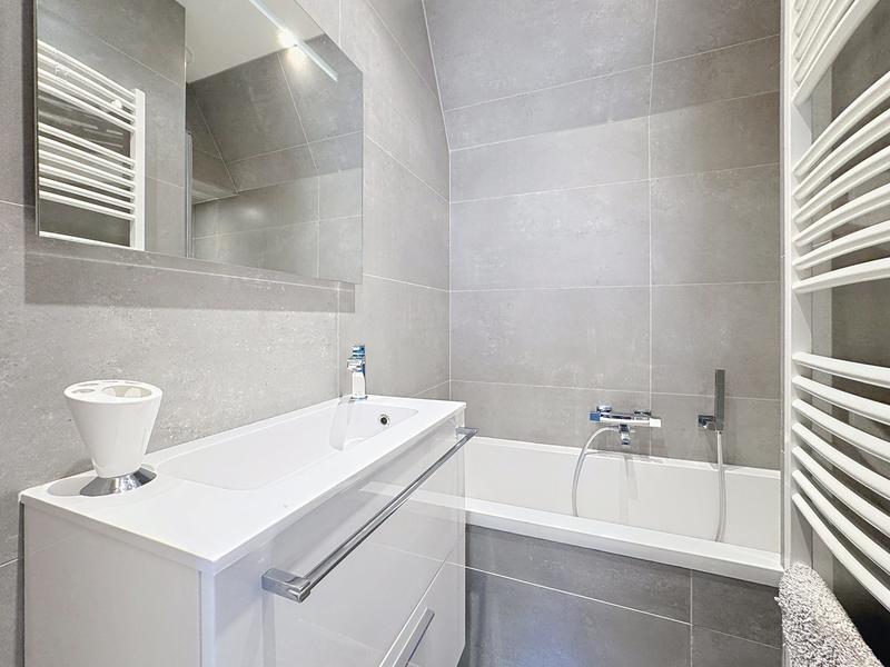 Maison - 238 m² - 9 pièces