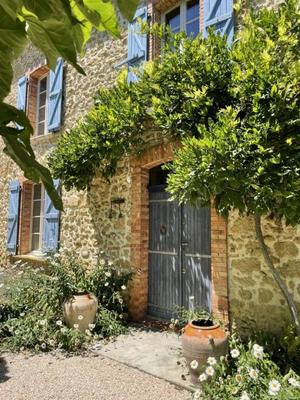 Maison en pierre - 253 m² - 9 pièces