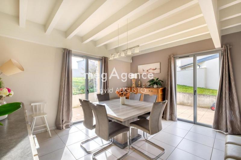 Maison traditionnelle - 142 m² - 6 pièces