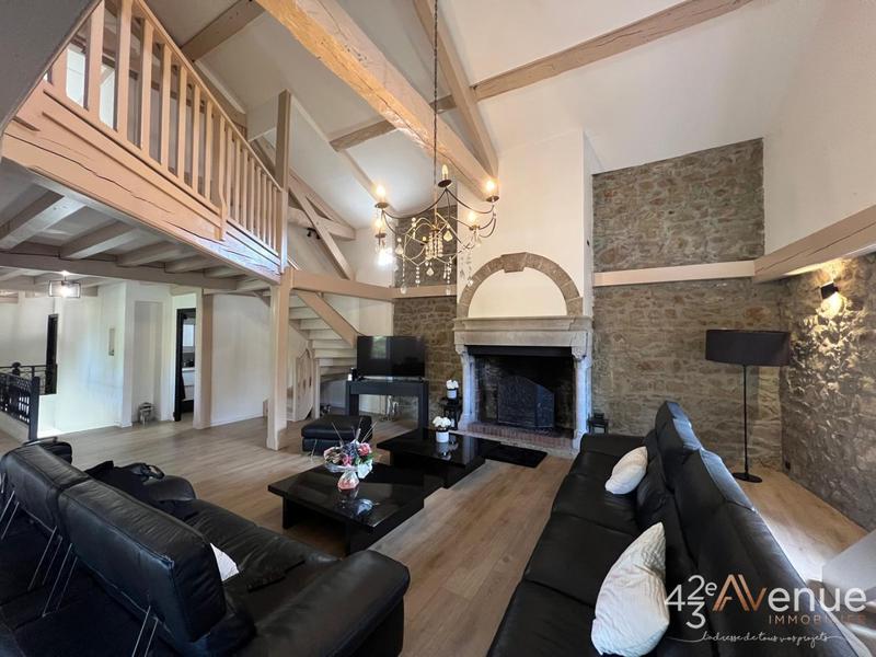 Maison - 360 m² - 8 pièces