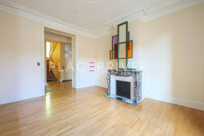 Appartement - 233 m² - 10 pièces