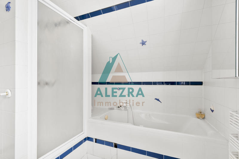 Maison - 180 m² - 7 pièces