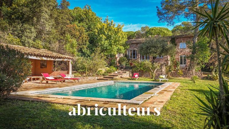 Mas - 300 m² - 8 pièces